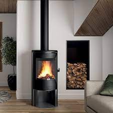 Купить Печь-камин Invicta Poele Neosen Etanche в интерьере чугунная в Лиде в Лиде