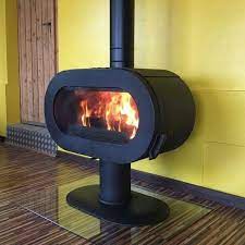 Купить Печь-камин Invicta Fifty Sur Pied Ivoire в интерьере чугунная в Лиде в Лиде