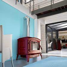 Купить Печь-камин Invicta Bradford красная эмаль в интерьере чугунная в Лиде в Лиде