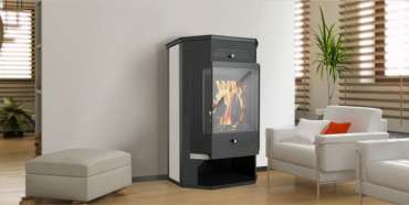 Стальной недорогой камин с дровницей Теплодар Румба фото в интерьере в Лиде