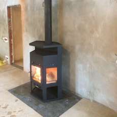 Купить недорогой камин с шамотом Мета-Бел Енисей в Лиде фото в интерьере в Лиде