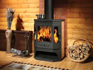 Стальной камин с дровницей Бавария призматик с плитой фото в интерьере в Лиде