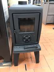 Печь-камин чугунный FireWay Zeige в интерьере Амазонка бай фото в Лиде