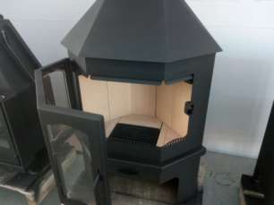 Стальной камин Бавария Мюнхен со стеклом угловой чёрный (без перемычки) фото купить в Лиде