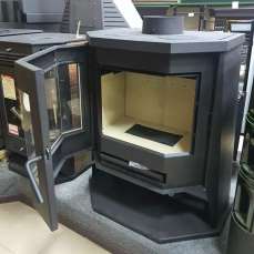 Стальной камин с шамотом Бавария панорама призма с плитой в интерьере фото в Лиде