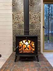 Печь-камин чугунный FireWay Demetra в интерьере Амазонка бай фото в Лиде