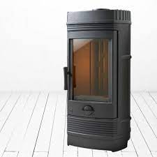 Печь-камин чугунный Invicta Gomont в интерьере Амазонка бай фото в Лиде