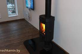 Печь-камин чугунный Invicta Mesnil в интерьере Амазонка бай фото в Лиде