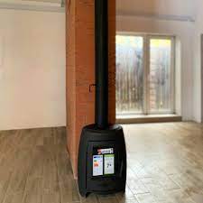 Печь-камин чугунный Invicta La Borne 2 в интерьере Амазонка бай фото в Лиде