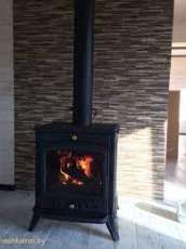 Печь-камин чугунный Invicta Altea в интерьере Амазонка бай фото в Лиде